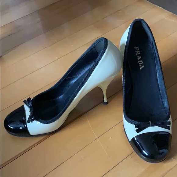 Prada - Super Cute Bow-Tie Heels - Picture 4 of 8